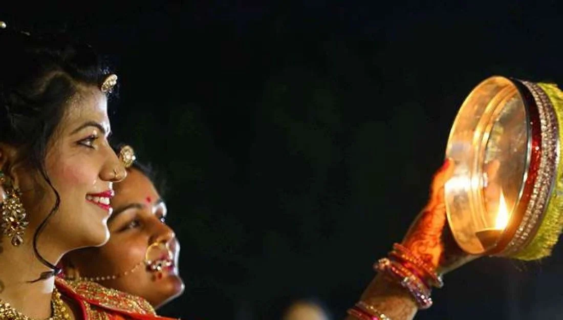karwa-chauth-gift-ideas-for-husband-and-wife-in-hindi