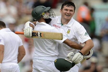former-cricketer-graeme-smith-was-attending-an-online-press-conference-when-his-son-came-and-ask-him-to-tie-shoelaces