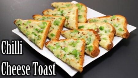 घर पर सिर्फ पांच मिनट में इस तरह बनाएं चिली चीज़ टोस्ट chilli-cheese-toast-recipe-in-hindi
