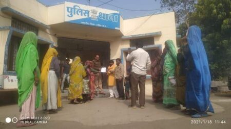 अवैध शराब बिक्री बंद करने के लिए महिलाओं ने ज्ञापन सौंपा nagda-news-women-submit-memorandum-to-stop-illegal-liquor-sale