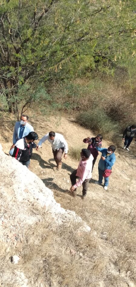 nagda-news-officers-arrived-to-inspect-the-site-of-naga-tekri