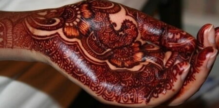 ये तरीके अपनाएंगे तो मेहंदी रचेगी एकदम डार्क ! Mehandi Dark Karne ke Tarike mehandi-dark-karne-ke-tarike