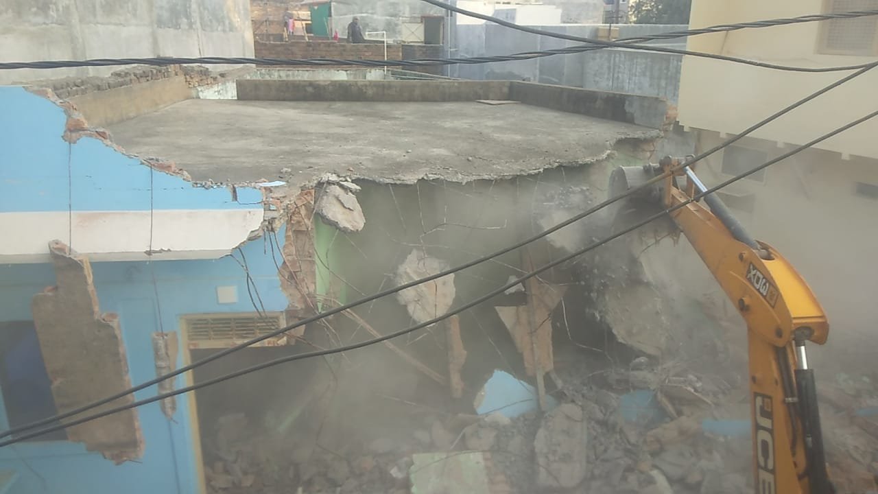 nagda-news-demolished-illegal-house-of-satta-businessman-of-nagda