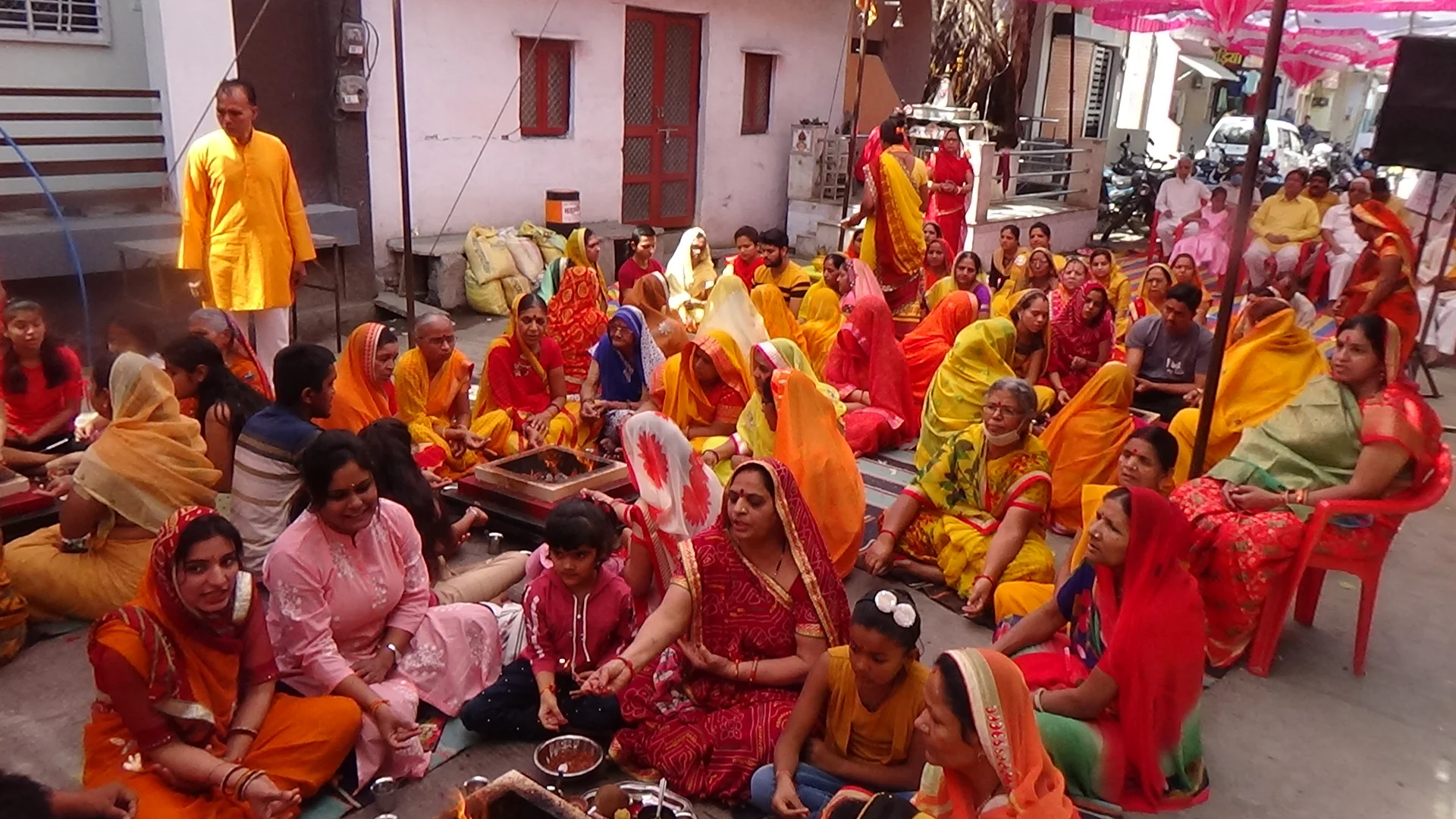पंच कुंडी गायत्री महायज्ञ व महाद्वीप यज्ञ का आयोजन हुआ पंच कुंडी गायत्री महायज्ञ व महाद्वीप यज्ञ का आयोजन हुआ