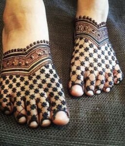 karva-chauth-ke-liye-simple-mehndi