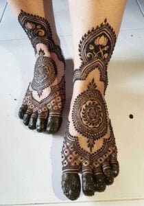 karva-chauth-ke-liye-simple-mehndi