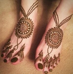 karva-chauth-ke-liye-simple-mehndi