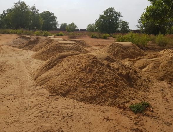nagda-news-3-tractor-seized-while-mining-illegal-sand