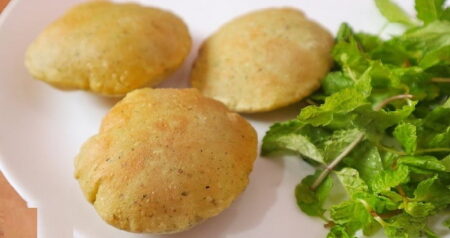 गर्मियों में नाश्ते में बनाइए पुदीने की पूरियां pudina-puri-recipe-in-hindi