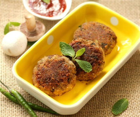 ब्रेकफास्ट में बनाएं मशरूम कटलेट रेसिपी, उँगलियाँ चाटेंगे सब mushroom-cutlet-recipe-in-hindi
