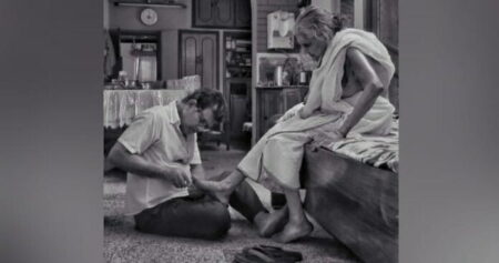 65 साल के बेटे ने काटे 98 वर्षीय माँ के नाखून mother-love-65-year-old-son-cutting-98-year-old-mothers-nails