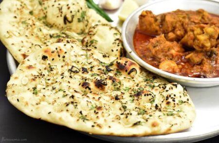 Garlic Naan : गार्लिक नान बनाने का सबसे आसान तरीका, वीकेंड की परफेक्ट डिश garlic-naan-recipe-home-hindi