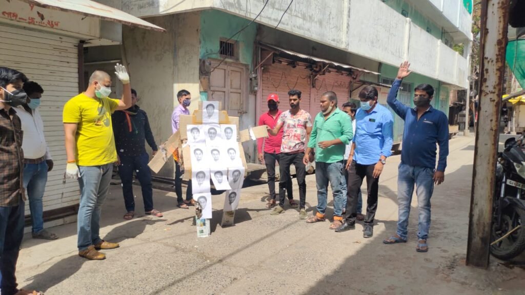 पूर्व सीएम कमलनाथ के बयान पर भड़के भाजपा युवा सदस्य, किया पुतला दहन nagda-news-bjp-youth-members-angry-over-former-cm-kamal-naths-statement-burnt-effigy