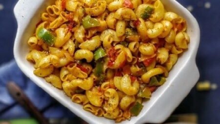 घर पर आसानी से ऐसे बनाएं लजीज मैक्रोनी रेसिपी