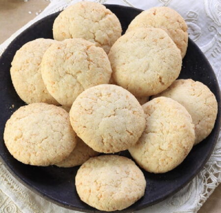 घर पर कोकोनट कुकीज़ बनाने की सरल विधि (Coconut Cookies Recipe) coconut-cookies