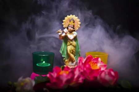जन्माष्टमी पर ज़रूर लाएं श्रीकृष्ण की ये प्रिय चीज