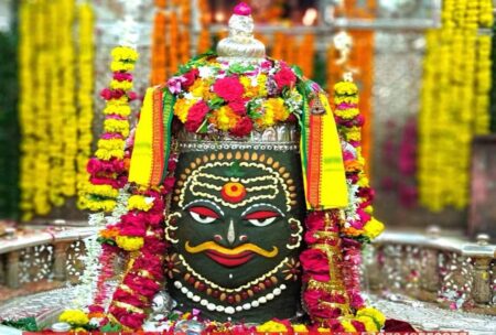 Ujjain : जल्द VIP कल्चर से मुक्त होगा महाकालेश्वर मंदिर, एक समान होंगे सभी भक्त Ujjain : जल्द VIP कल्चर से मुक्त होगा महाकालेश्वर मंदिर, एक समान होंगे सभी भक्त