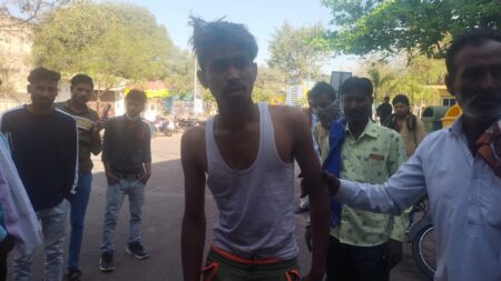 नागदा में मामूली बात पर बड़ा विवाद, तलवार-पत्थर चले, 5 गंभीर नागदा में मामूली बात पर बड़ा विवाद, तलवार-पत्थर चले, 5 गंभीर
