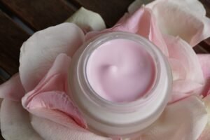 face-serum-brings-glow-and-tightening-to-the-skin-know-its-benefits-and-precautions
