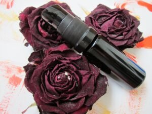 face-serum-brings-glow-and-tightening-to-the-skin-know-its-benefits-and-precautions